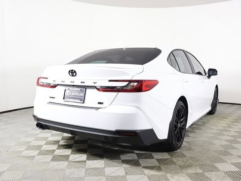 Used 2025 Toyota Camry SE image 5
