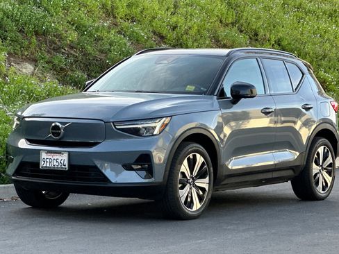 Certified 2023 Volvo XC40 Recharge Plus image 9