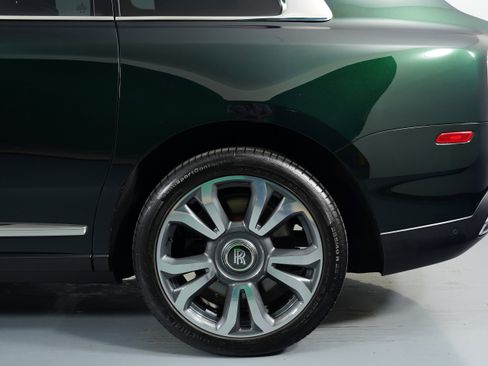 Used 2023 Rolls-Royce Cullinan w/ Cullinan Package image 20