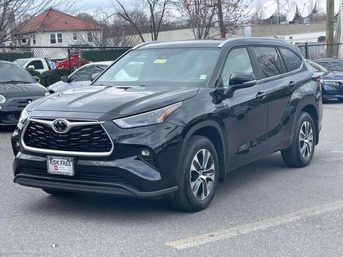 Used 2024 Toyota Highlander XLE image 4