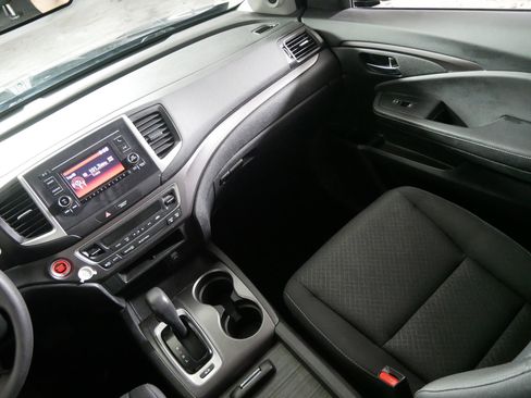 Used 2018 Honda Ridgeline Sport image 11