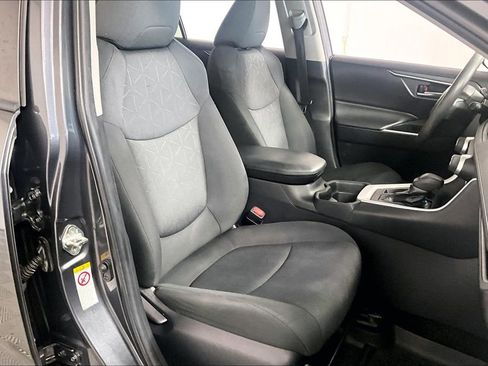 Used 2019 Toyota RAV4 XLE image 7