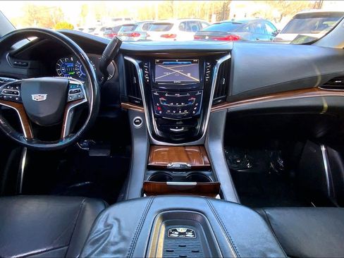 Used 2017 Cadillac Escalade ESV Premium Luxury image 15