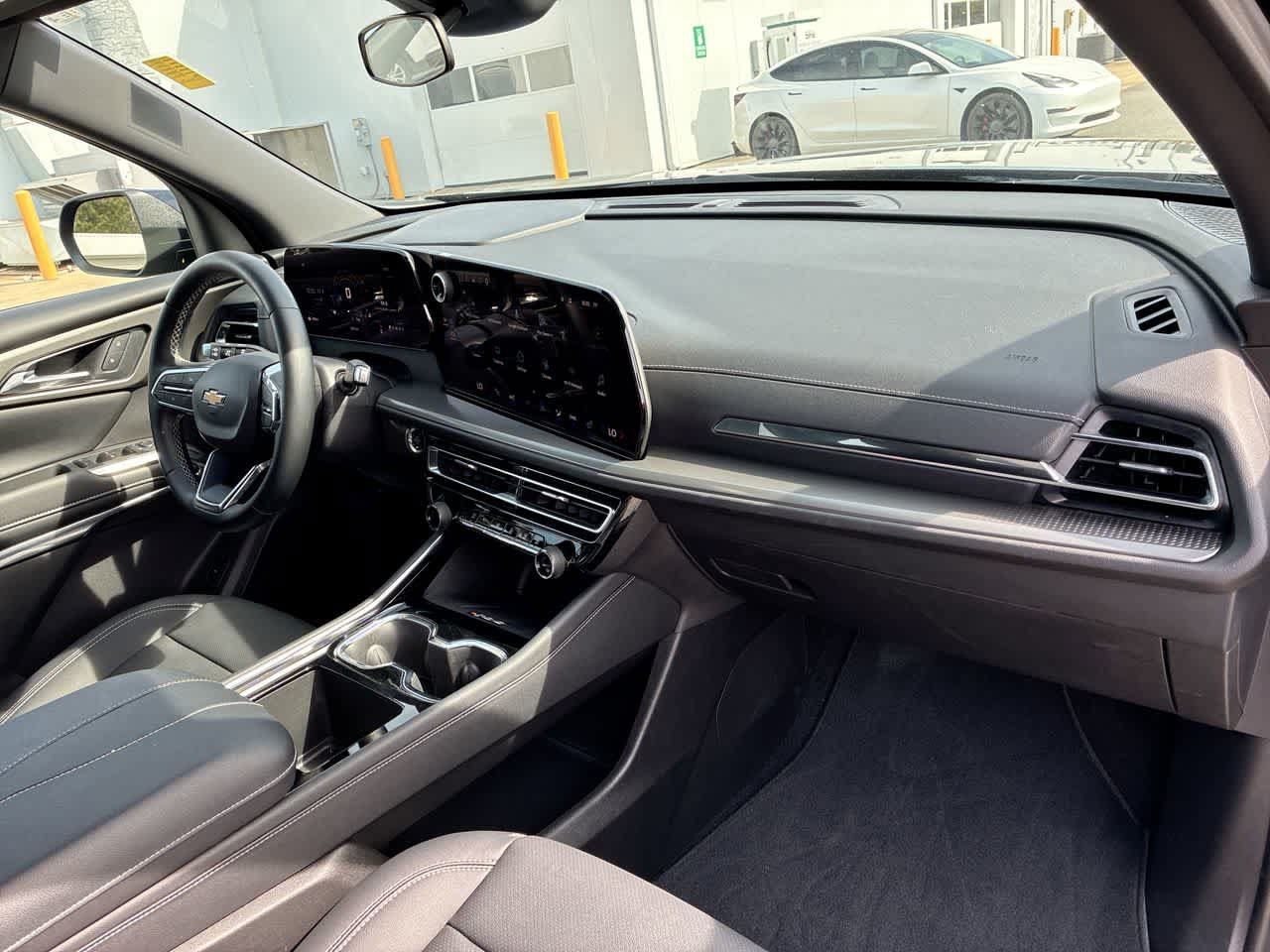 Used 2026 Chevrolet Traverse LT FWD image 28