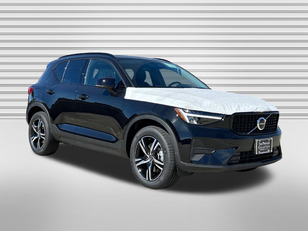 New 2026 Volvo XC40 B5 Core w/ Climate Package AWD/4WD image 1