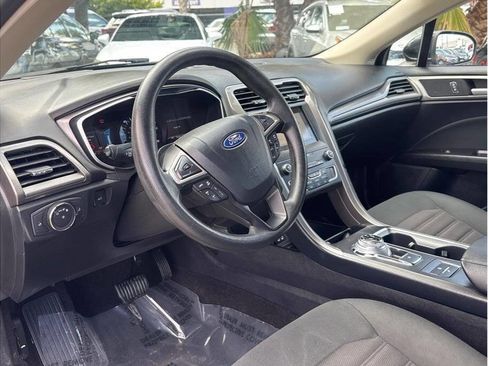 Used 2019 Ford Fusion SE FWD image 16