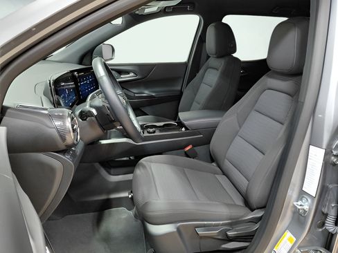 Used 2026 Chevrolet Equinox LT FWD image 3