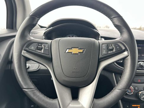 Certified 2022 Chevrolet Trax LT w/ LT Convenience Package image 19
