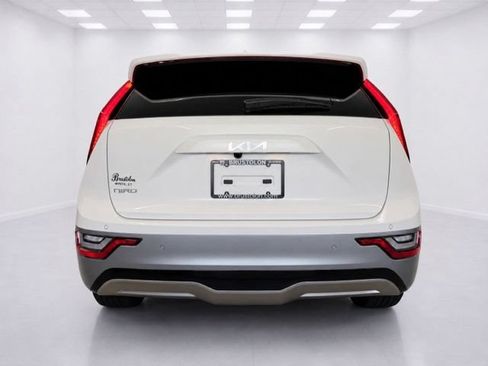 Used 2024 Kia Niro Wave w/ Wave Preserve Package FWD image 11