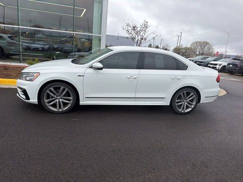 Used 2017 Volkswagen Passat 1.8T R-Line image 3