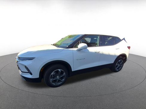 Used 2025 Chevrolet Blazer LT image 4