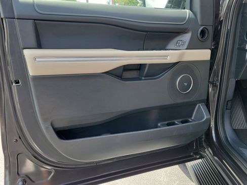 Used 2024 Ford Expedition Limited image 19
