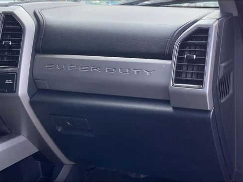 Used 2019 Ford F250 Lariat w/ Lariat Ultimate Package AWD/4WD image 17