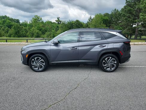 Used 2025 Hyundai Tucson Limited AWD/4WD image 2