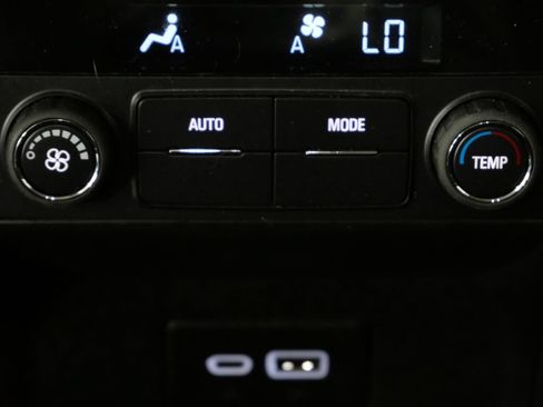Used 2023 GMC Acadia SLE FWD image 26