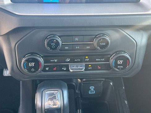 Certified 2025 Ford Bronco Outer Banks image 32