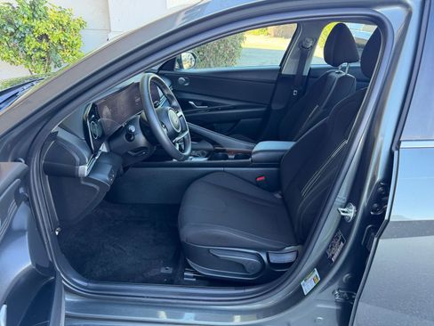Used 2025 Hyundai Elantra SEL image 28