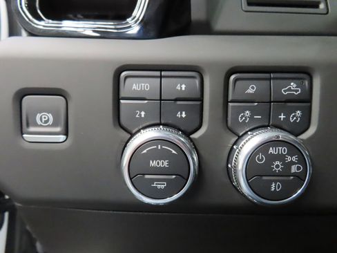 Used 2025 GMC Sierra 1500 AT4 w/ AT4 Premium Package AWD/4WD image 65