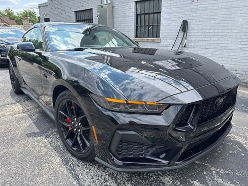 Used 2025 Ford Mustang GT Premium RWD image 8