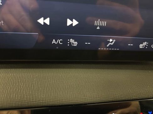 Used 2025 Buick Enclave Preferred image 21