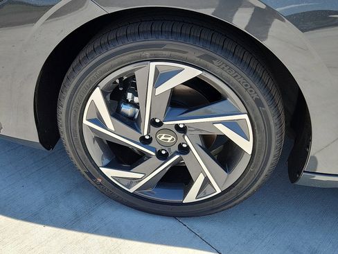 New 2025 Hyundai Elantra Limited image 7