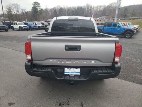 Used 2017 Toyota Tacoma TRD Off-Road image 4