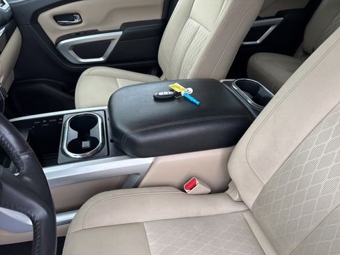 Used 2017 Nissan Titan SV image 27