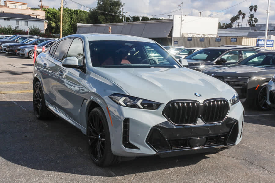 Used 2026 BMW X6 xDrive40i w/ Premium Package AWD/4WD image 5