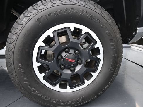 Used 2024 Toyota Tacoma TRD Off-Road AWD/4WD image 15