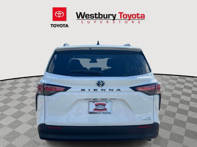 Used 2022 Toyota Sienna LE FWD image 3