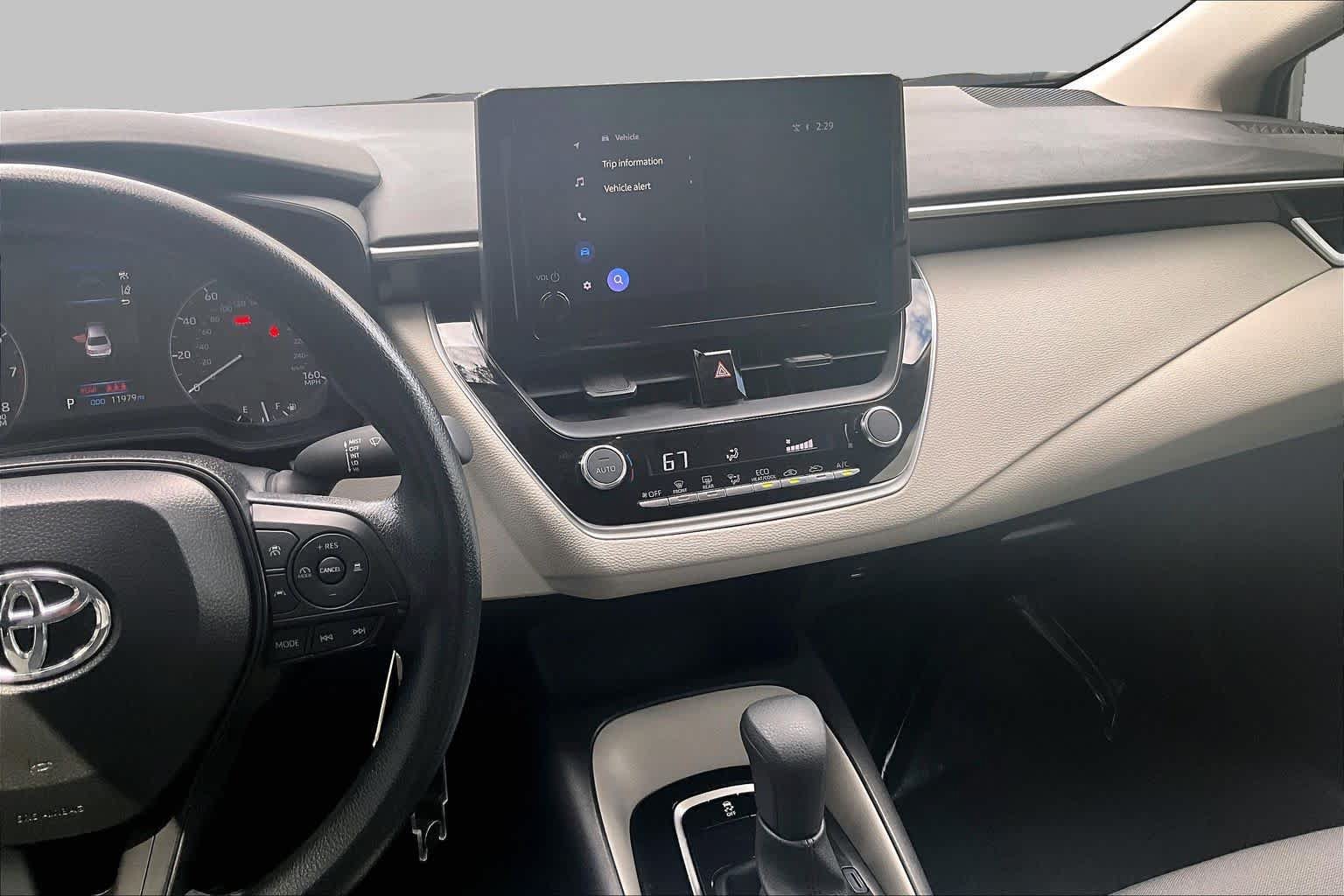 Used 2025 Toyota Corolla LE FWD image 7