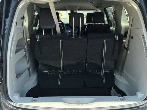 Used 2024 Chrysler Pacifica Touring-L FWD image 38