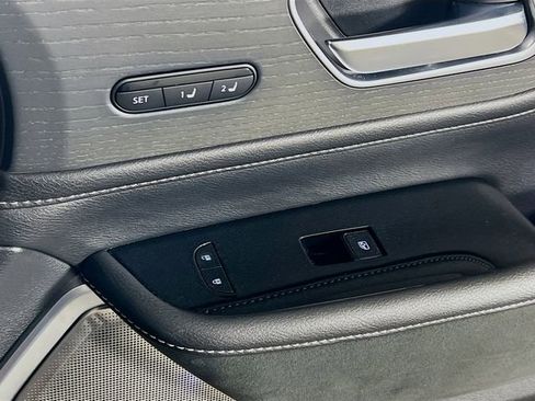 Used 2025 INFINITI QX80 Sensory AWD/4WD image 32