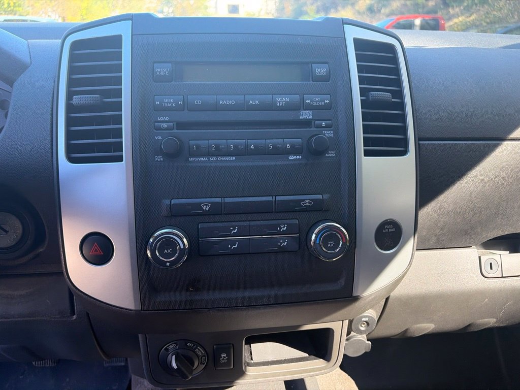Used 2012 Nissan Frontier SV w/ SV Premium Utility Pkg AWD/4WD image 15