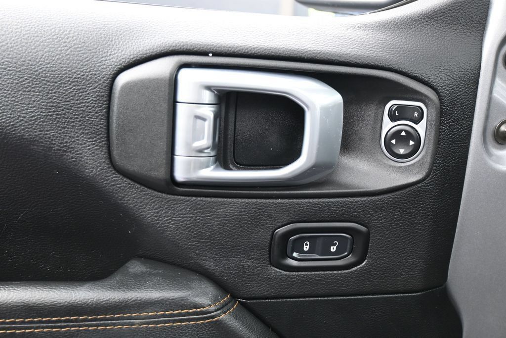 Used 2021 Jeep Wrangler Unlimited Sahara AWD/4WD image 13