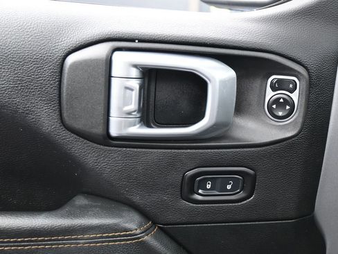 Used 2021 Jeep Wrangler Unlimited Sahara AWD/4WD image 13