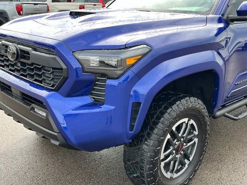 Used 2025 Toyota Tacoma TRD Sport AWD/4WD image 11