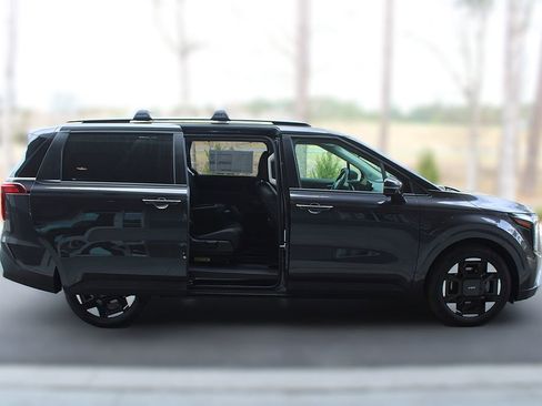 New 2026 Kia Carnival EX FWD image 19