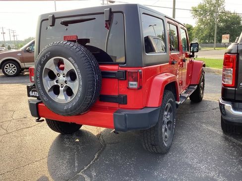 Used 2016 Jeep Wrangler Unlimited Sahara w/ Connectivity Group AWD/4WD image 9