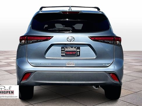 Used 2020 Toyota Highlander XLE image 4