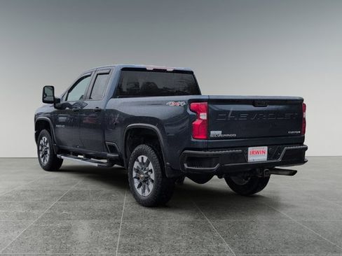 Used 2021 Chevrolet Silverado 2500 Custom w/ Custom Value Package AWD/4WD image 3