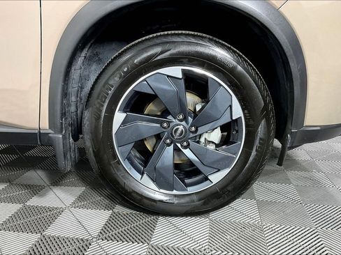 Used 2025 Nissan Rogue SV AWD/4WD image 10