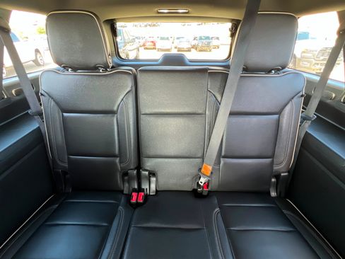 Used 2023 Chevrolet Suburban Premier AWD/4WD image 23