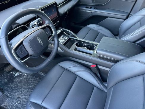 Used 2026 Lincoln Nautilus Premier AWD/4WD image 11