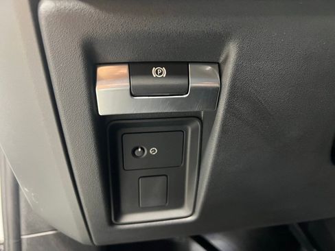 Used 2025 Land Rover Defender 110 S image 19