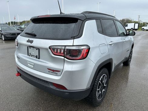 Used 2024 Jeep Compass Trailhawk AWD/4WD image 9