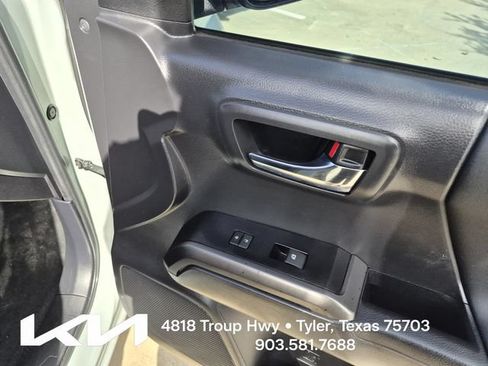 Used 2022 Toyota Tacoma TRD Off-Road AWD/4WD image 16