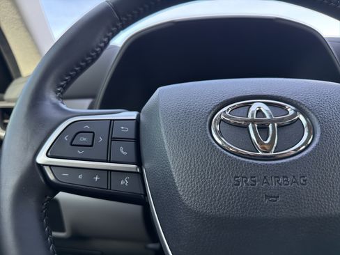 Used 2022 Toyota Highlander LE FWD image 10