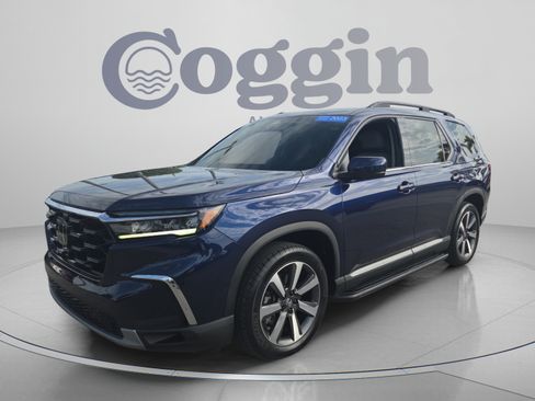 Used 2023 Honda Pilot Touring image 1