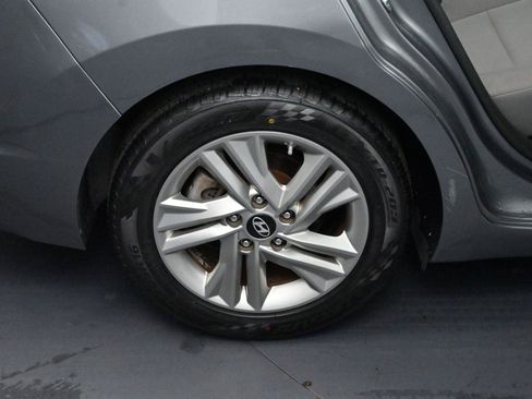 Used 2019 Hyundai Elantra SEL image 30